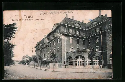 AK Taucha, Bahnhof-Strasse mit Hotel Sächs. Hof