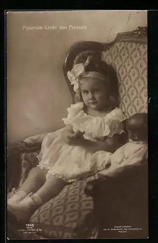AK Prinzessin Cecilie von Preussen mit Puppe im Sessel