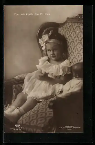 AK Prinzessin Cecilie von Preussen mit Puppe im Sessel