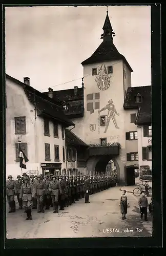 AK Liestal, Militärparade am oberen Tor