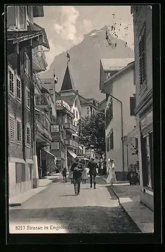 AK Engelberg, Strasse im Ortskern, Flaneure