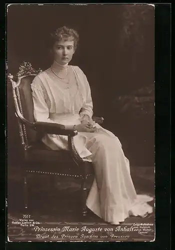AK Prinzessin Marie Auguste von Anhalt in einem weissen Kleid