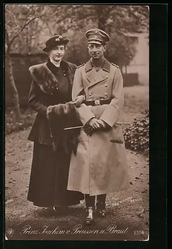 AK Prinz Joachim von Preussen mit Braut beim Spaziergang