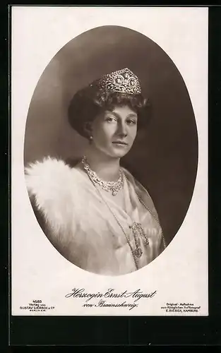 AK Victoria Louise Herzogin von Braunschweig mit kostbarem Schmuck