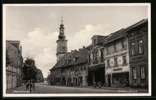 AK Meuselwitz, Schloss-Strasse mit Geschäften