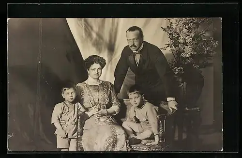 AK Grossherzog und Grossherzogin von Hessen-Darmstadt mit ihren Kindern