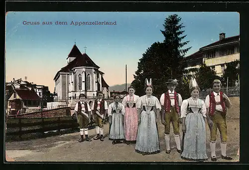 AK Gruss aus dem Appenzellerland, Schweizer in Tracht vor der Kirche