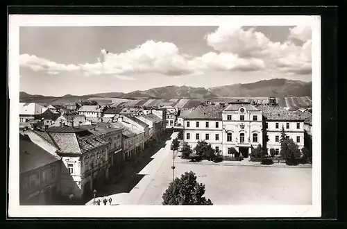 AK Lipt. Sv. Mikulás, Nam. osloboditel`ov s okres. domom.