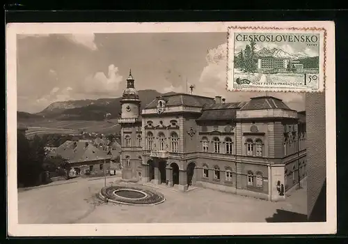 AK Ruzomberok, Historisches Gebäude mit Platz aus der Vogelschau