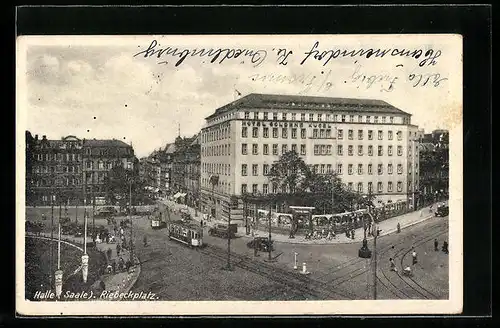 AK Halle /Saale, Riebeckplatz aus der Vogelschau mit Strassenbahnen