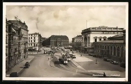 AK Mannheim, Hauptbahnhof mit Strasse und Strassenbahnen