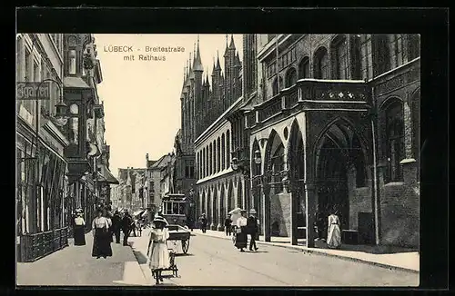 AK Lübeck, Breitestrasse mit Rathaus und Strassenbahn