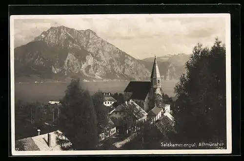 AK Altmünster, Salzkammergut, Partie an der Kirche, Blick auf den See