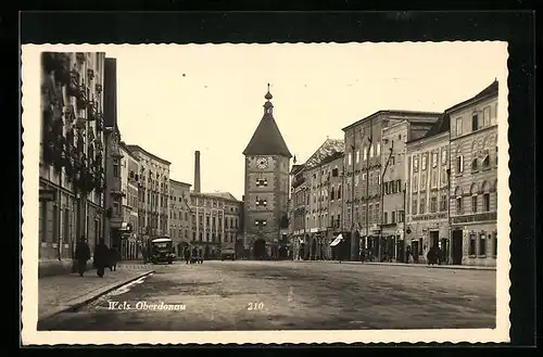 AK Wels a. Donau, auf dem Stadtplatz, Blick zum Lederturm