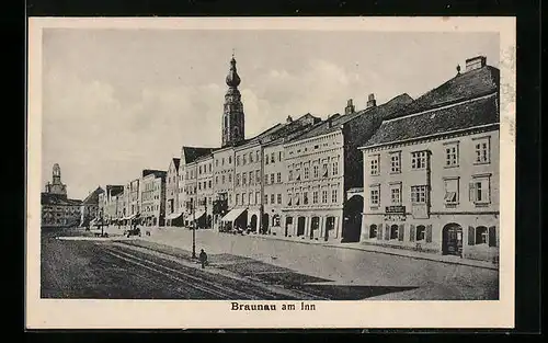AK Braunau am Inn, Häuserzeile auf dem Hauptplatz