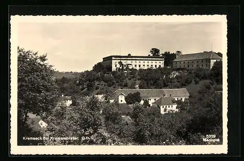 AK Kremseck bei Kremsmünster, Blick zum Schloss auf dem Berg