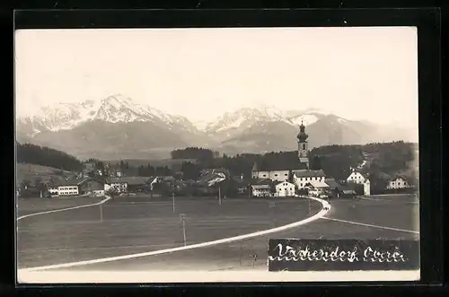 AK Vachendorf /Oberb., Ortsansicht mit Bergkette