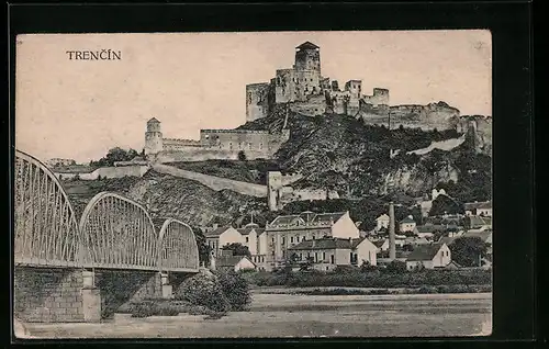 AK Trencín, Ortspartie mit Brücke und Burg