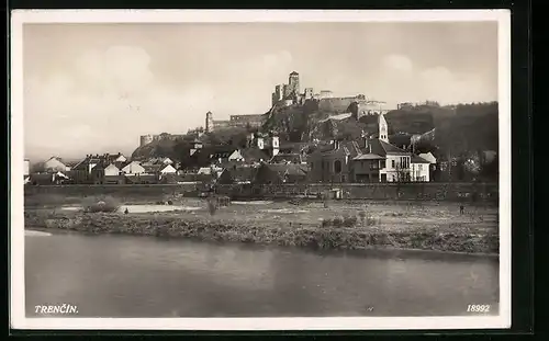 AK Trencín, Ortspanorama mit Burg