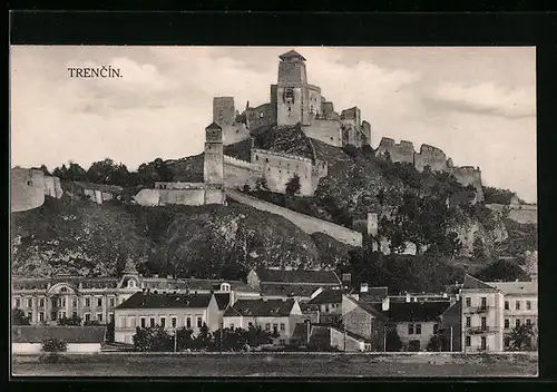 AK Trencín, Ortspartie mit Burgblick