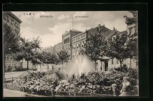 AK Berlin-Spandau, Springbrunnen auf dem Stresowplatz