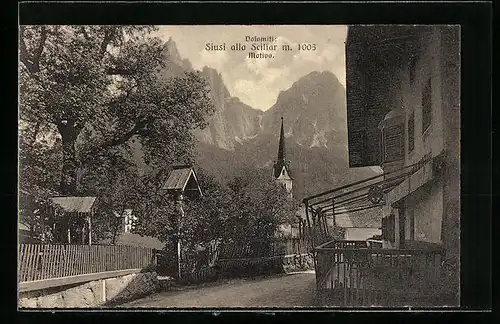 AK Siusi allo Sciliar, Ortspartie mit Flurkreuz, Dolomiten