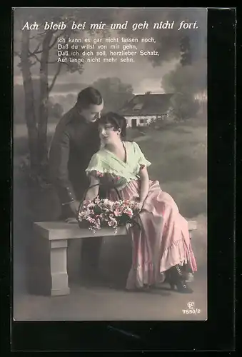 Foto-AK GL Co 7850 /2: Liebespaar auf einer Bank mit Blumen