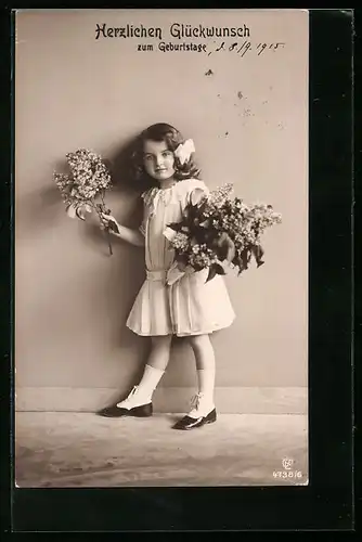 Foto-AK GL Co 4738 /6: Mädchen im Kleid mit Blumen