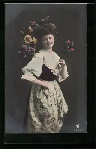 Foto-AK GL Co 3213 /6: Frau in Tracht mit Blumen