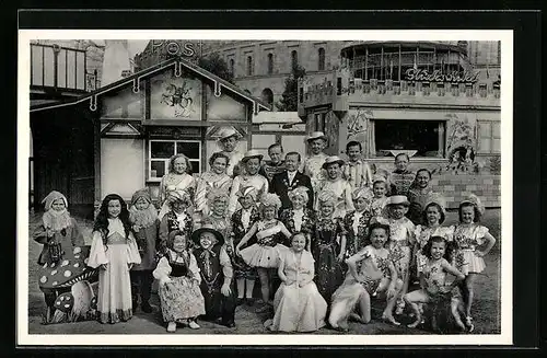 AK München-Solln, C. H. Schäfers Circus-Stadt Liliput, Liliputaner in Kostümen