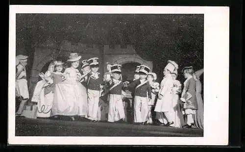 AK Zimmermanns Liliputaner in Kostümen