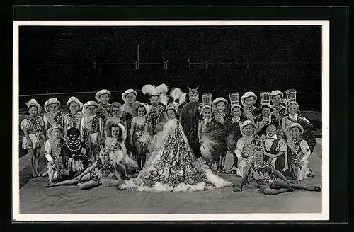 AK München-Solln, C. H. Schäfers Circus-Stadt Liliput, Liliputaner in Kostümen