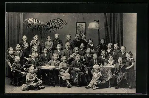 AK Schaefer`s Märchenstadt Lilliput, Gruppenbild von Liliputanern