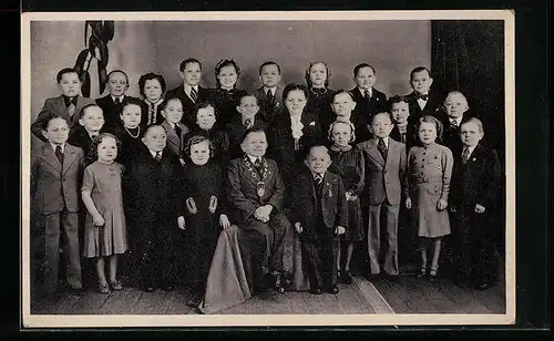 AK Berlin, Schäfers Märchenstadt Liliput, Gruppenbild von Liliputanern