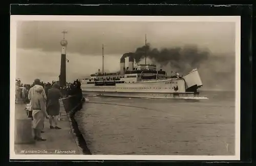 AK Fährschiff Schwerin im Warnemünder Hafen