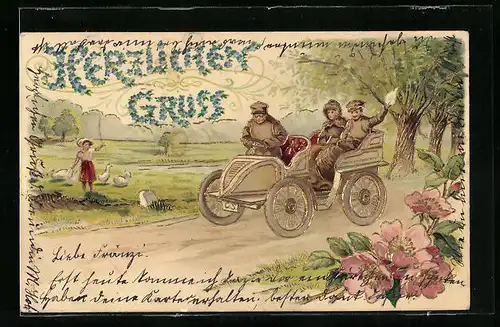 Präge-Lithographie Paar im Auto fährt auf einer Landstrasse, Im Hintergrund Gänsemädchen