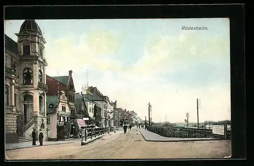 AK Rüdesheim, Liederkranz Schweinfurt, Sängerfahrt an den Rein 1909, Strassenpartie mit Hotel Traube