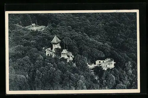 AK Nevicke, Ansicht der Burgruine aus der Vogelschau