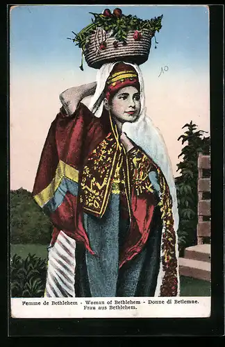 AK Bethlehem, Frau in Tracht balanciert einen Obstkorb auf dem Kopf