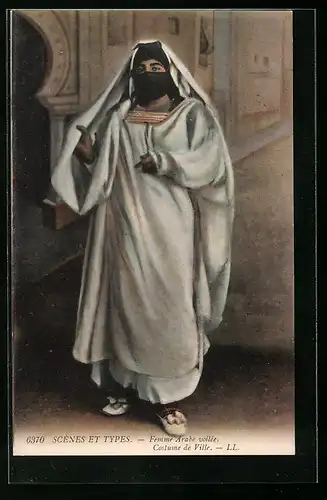 AK Femme arabe voilée, Costume de Ville