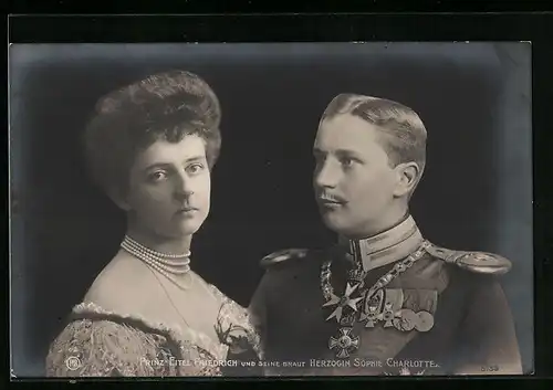 AK Prinz Eitel Friedrich von Preussen mit Braut Herzogin Sophie Charlotte