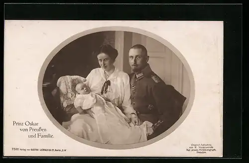 AK Prinz Oskar von Preussen mit Gemahlin und Säugling im Taufkleid
