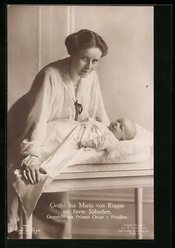 AK Gräfin Ina Maria von Ruppin mit ihrem Söhnchen