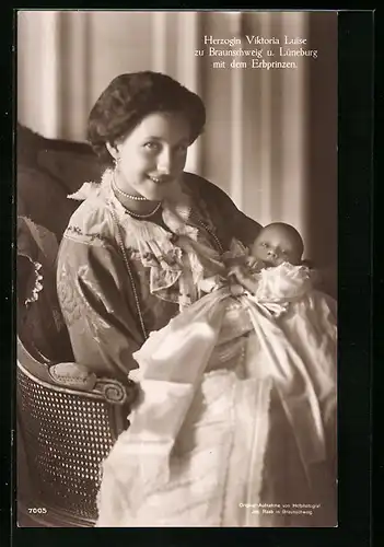 AK Herzogin Viktoria Luise mit dem Erbprinzen