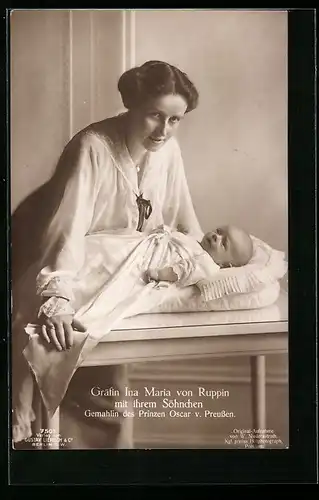 AK Gräfin Ina Maria von Ruppin mit ihrem Söhnchen als Säugling