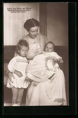 AK Gräfin Ina Maria von Ruppin, Gemahlin von Prinz Oskar von Preussen mit Söhnen
