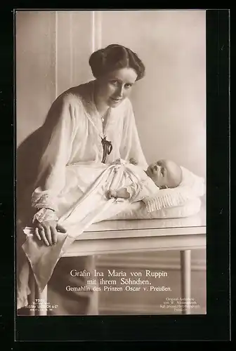 AK Gräfin Ina Maria von Ruppin mit ihrem Söhnchen als Säugling
