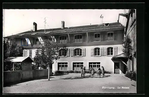 AK Burtigny, La Maison, Tanzende Mädchen