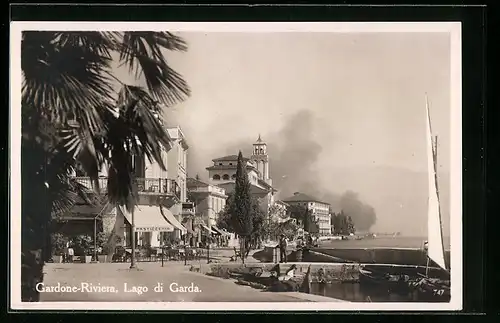 AK Gardone-Riviera, Promenade am Lago di Garda