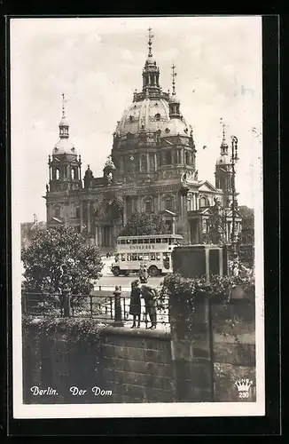 AK Berlin, Blick auf den Dom mit Doppelstockbus